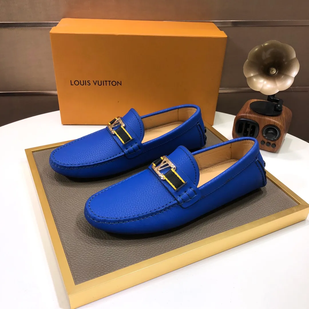 Men's men's shoes 💰420💰 [LV Doudou Shoes] (sheepskin lining) new model is on the market, available on the official website. The new Doudou shoes are processed into single-color materials, and the uppers are made of imported cowhide material. The body of the shoe is fully hemmed with mark thread, and is lined with imported original cowhide leather. The elegant shoe shape is super suitable for all-matching, and the size is 38-44.